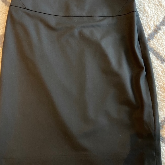 NWT THE LIMITED PENCIL SKIRT IN SIZE 6 - Picture 2 of 6